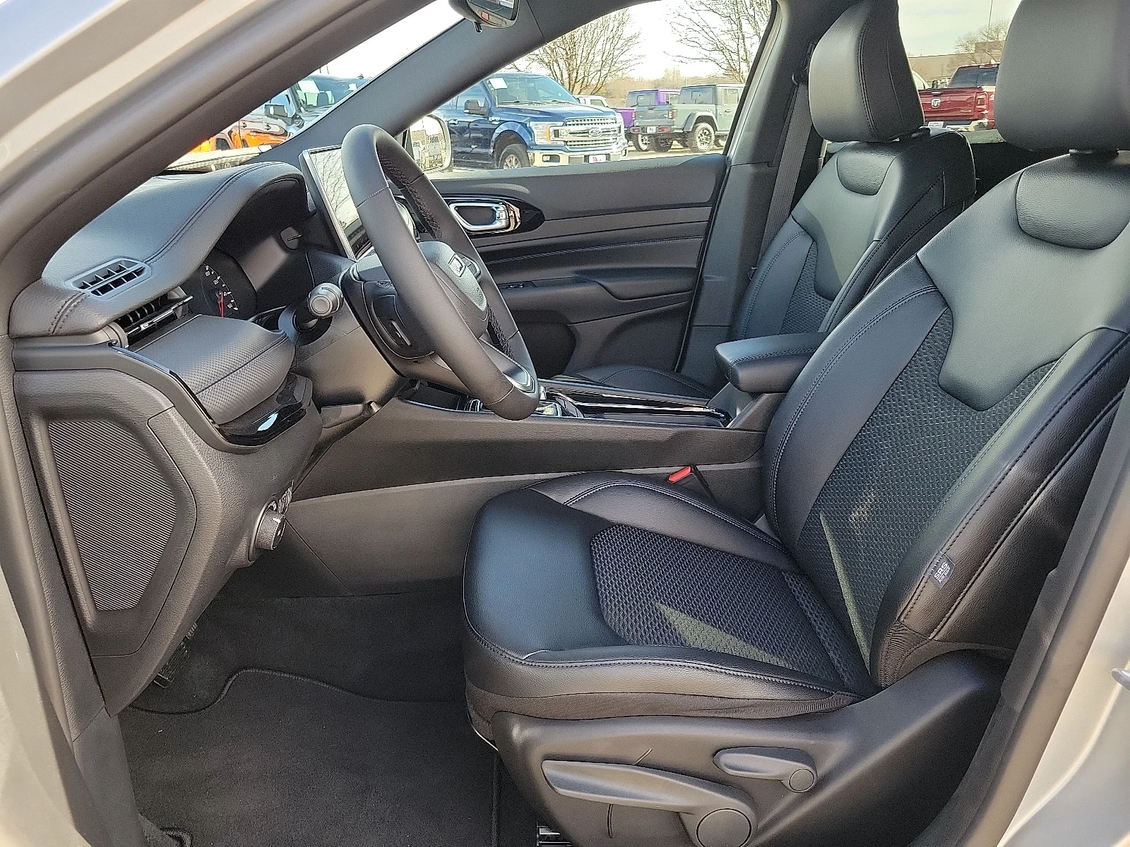 New 2026 Silver Zynith Jeep LATITUDE ALTITUDE 4X4 image 12