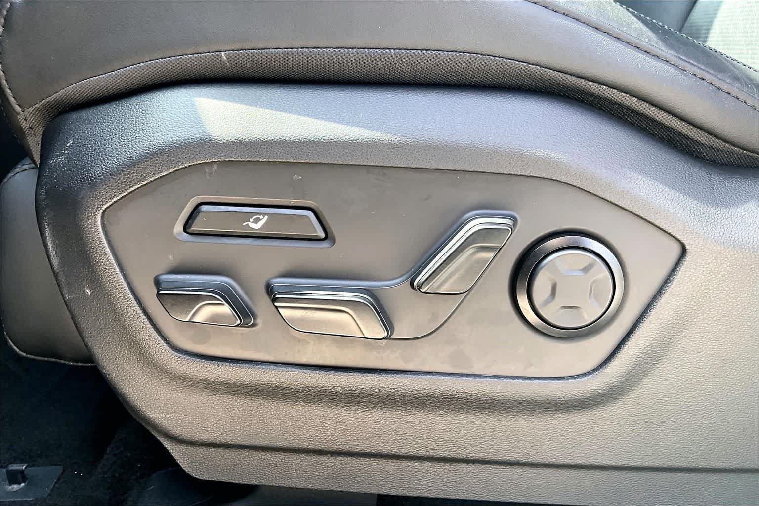 Used 2025 Serenity White Hyundai Calligraphy image 30