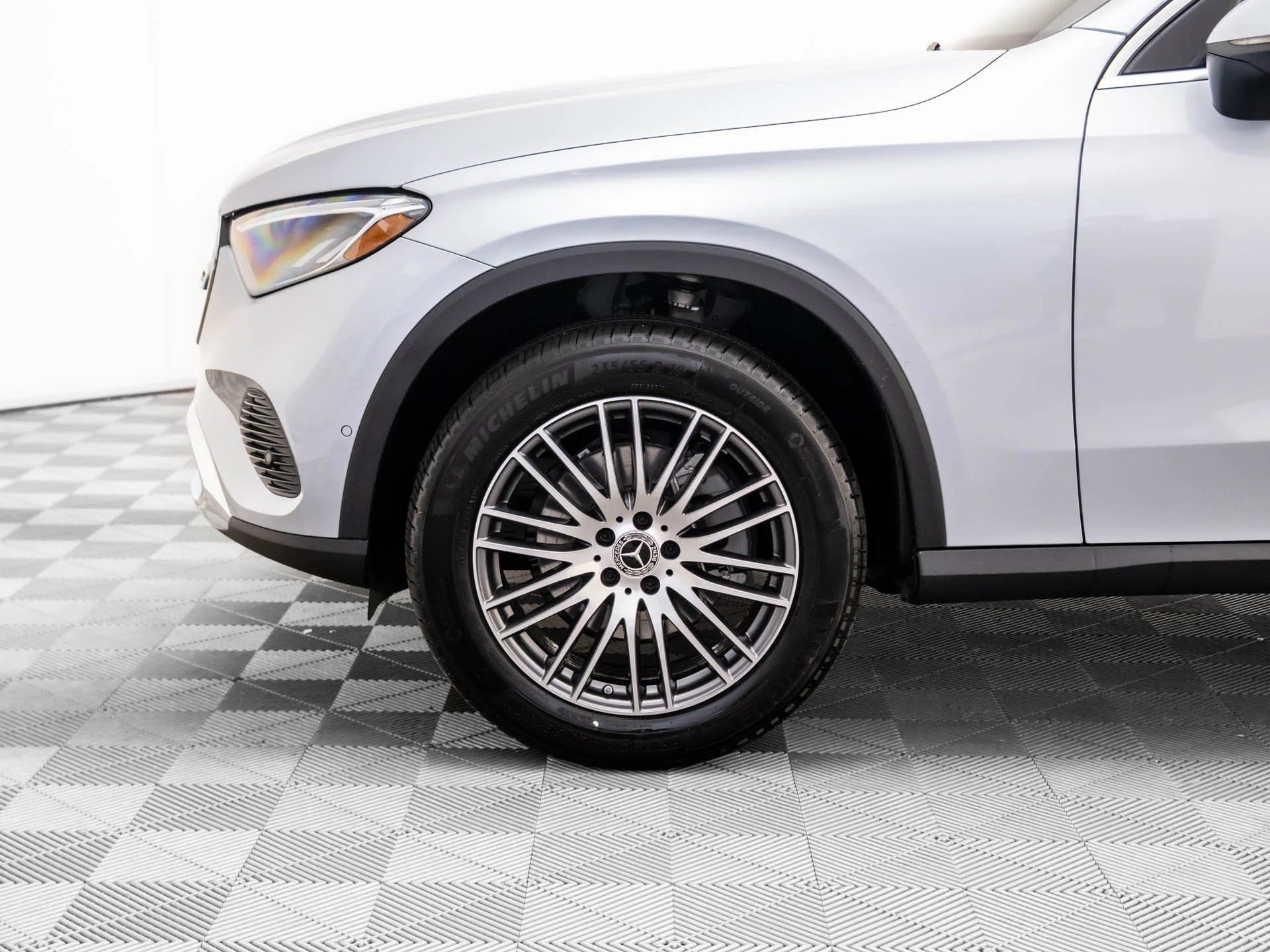 New 2026 Silver Mercedes-Benz GLC 300 image 32