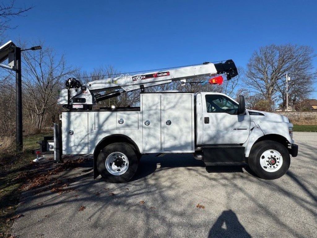 New 2025 Oxford White Ford Base image 6