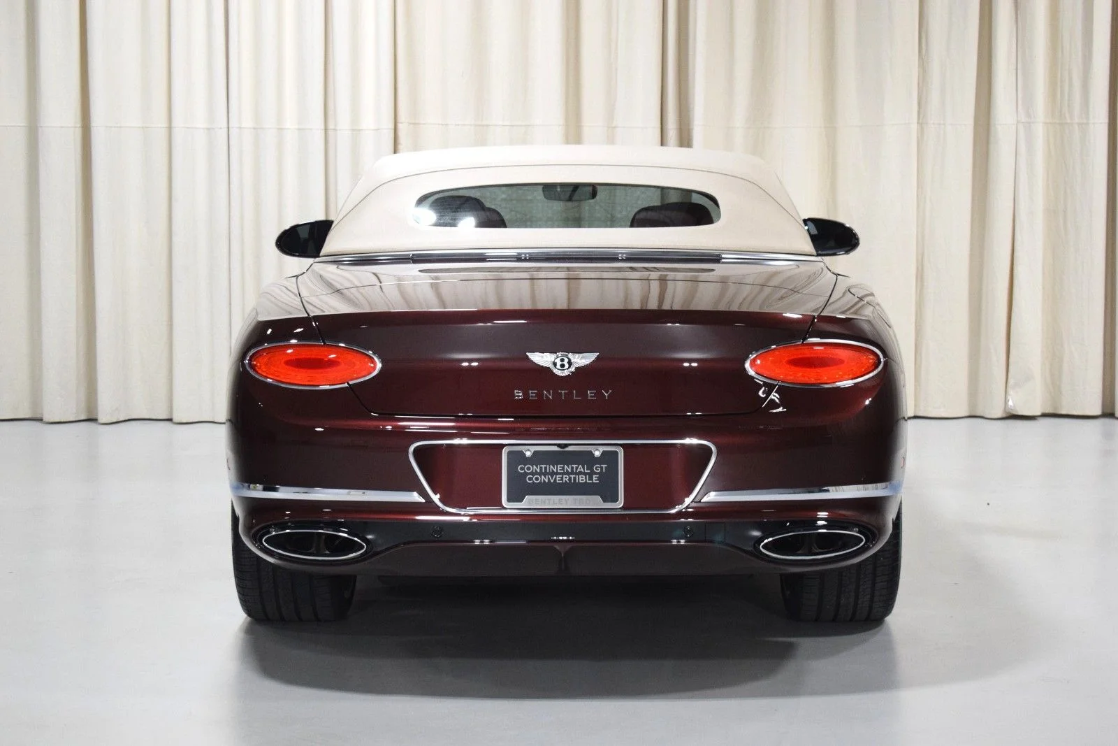 Used 2021 Red Bentley  image 13
