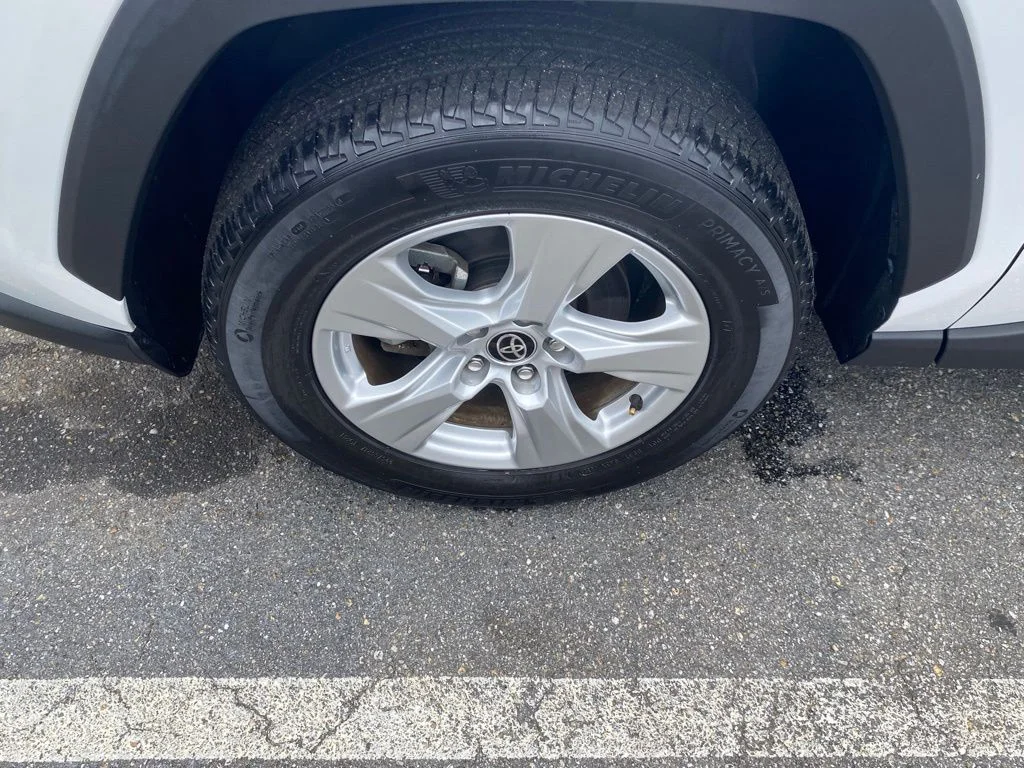 Used 2021 White Toyota XLE image 19
