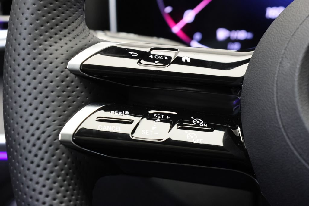New 2026 MANUFAKTUR Moonlight White Metallic Mercedes-Benz C 300 image 22