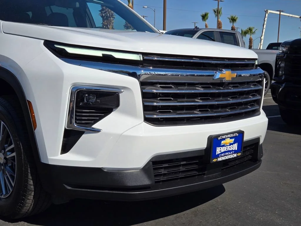 Used 2025 Summit White Chevrolet LT image 8