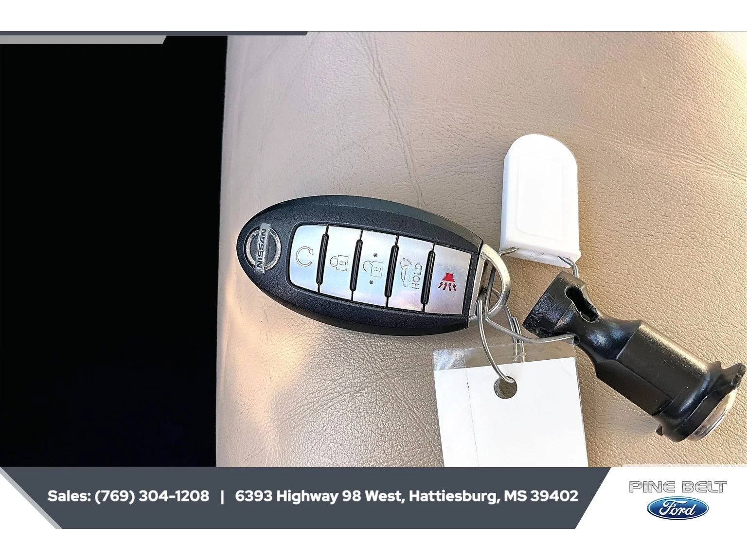 Used 2021 Coulis Red Pearl Nissan Platinum image 9