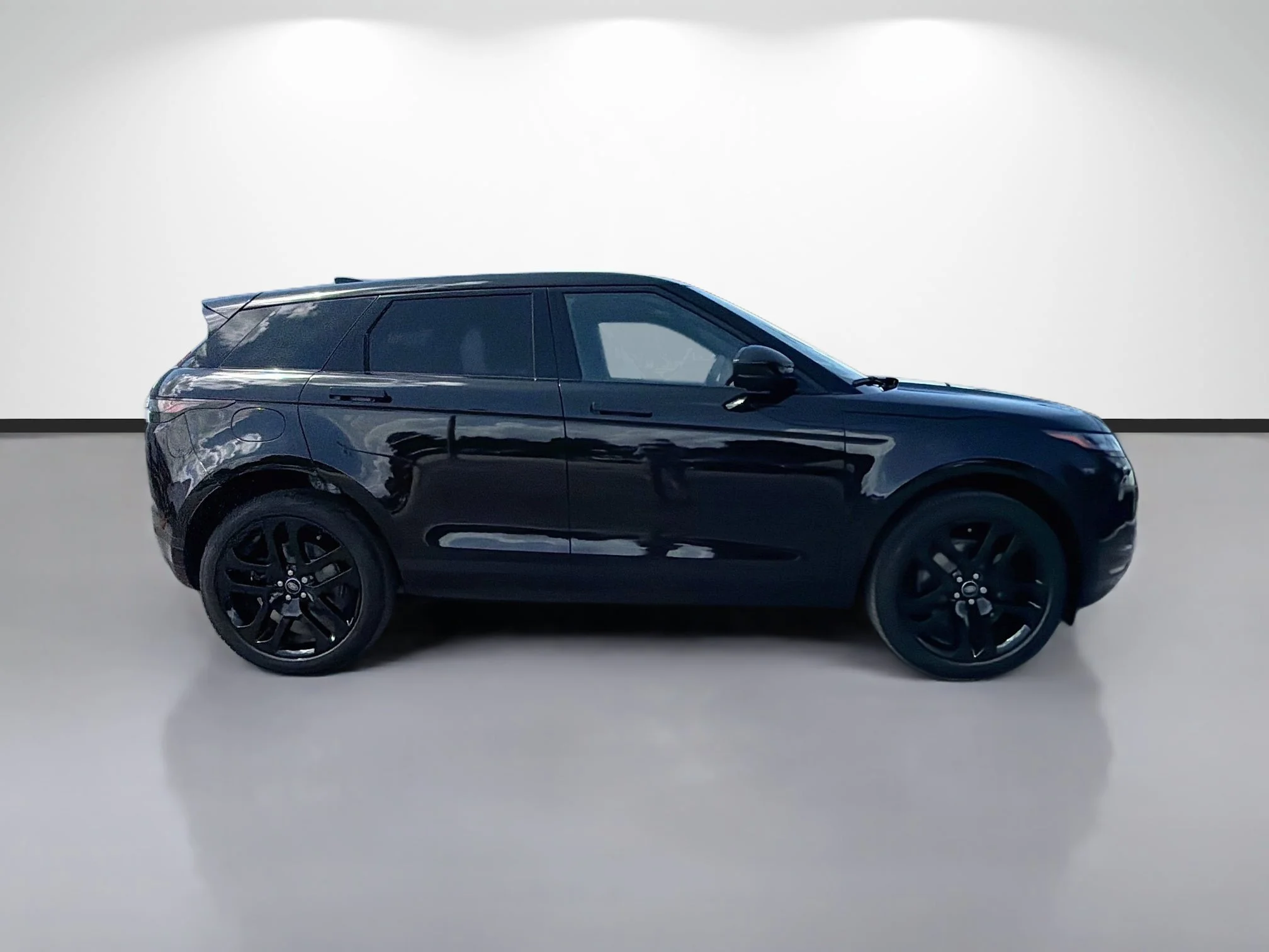 New 2026 Santorini Black Metallic Land Rover Core S image 6