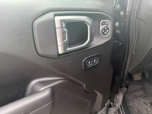New 2025 Black Clear-Coat Exterior Paint Jeep Sport S image 18