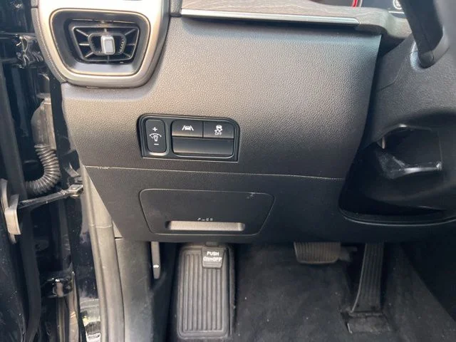 Used 2023 Black Kia X-Line S image 32