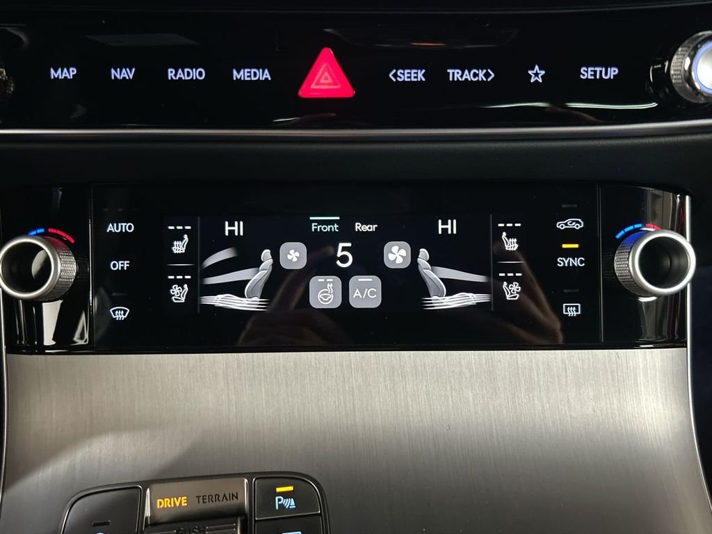 2026 GENESIS GV70 Sport Advanced - Photo 19