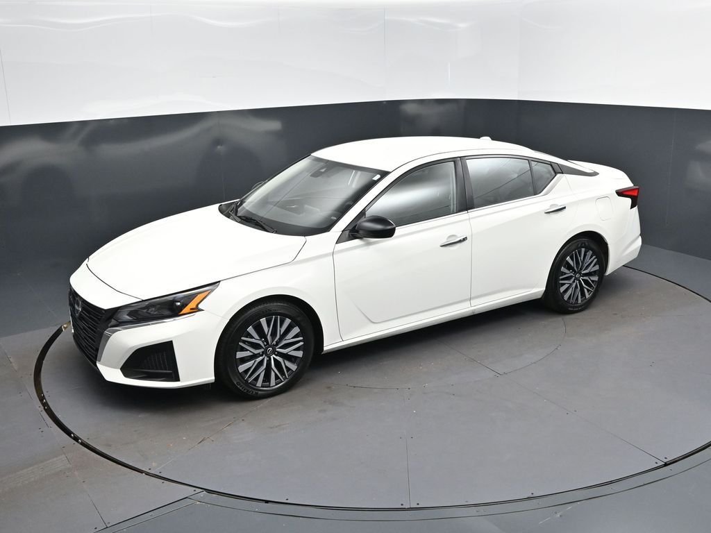 2025 Nissan Altima SV - Photo 30