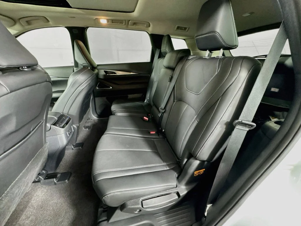 Certified Used 2027 White INFINITI LUXE image 33