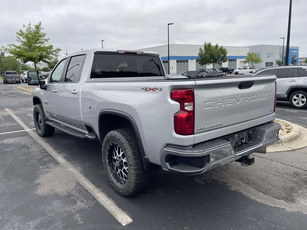 Used 2021 Silver Ice Metallic Chevrolet LT image 4