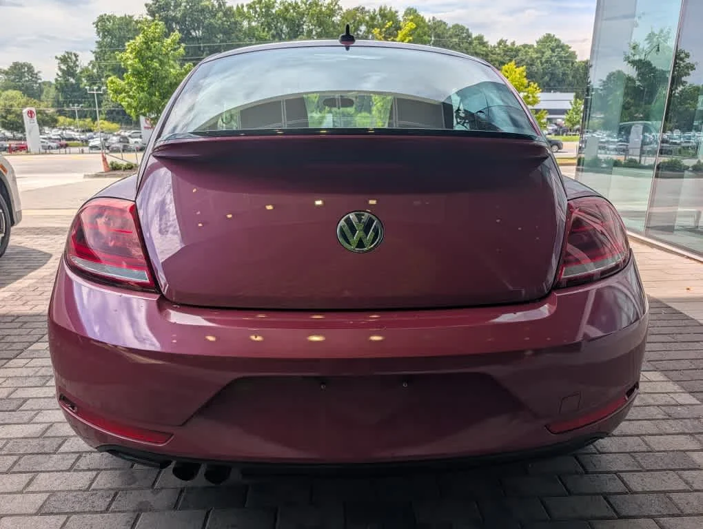 Used 2017 FRESH FUCHSIA Volkswagen 1.8T S image 10