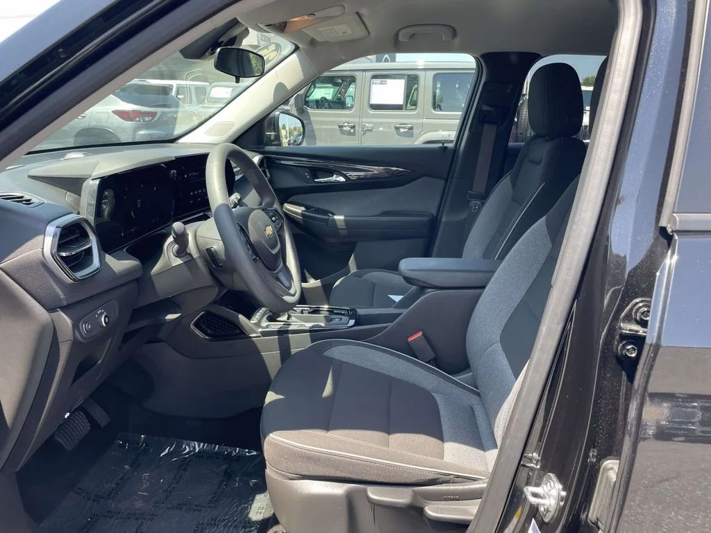 Used 2025 Black Chevrolet LT image 25