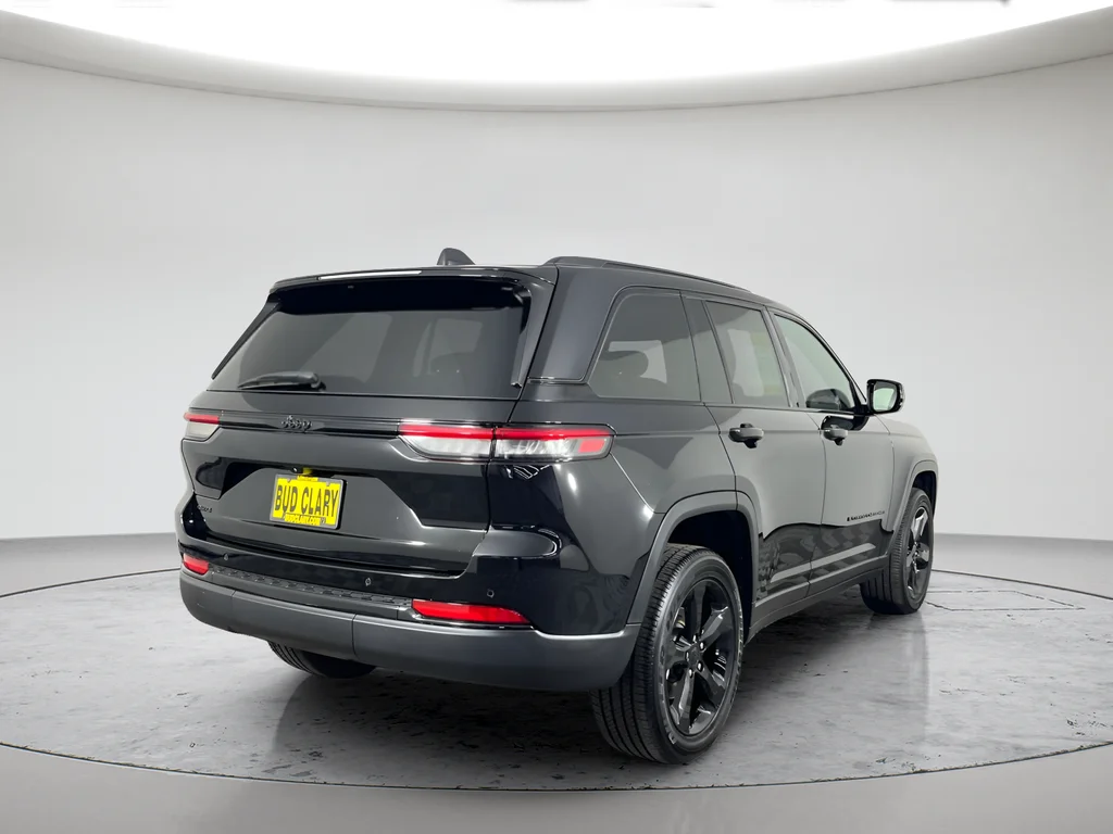 Used 2023 Black Jeep Altitude X image 5
