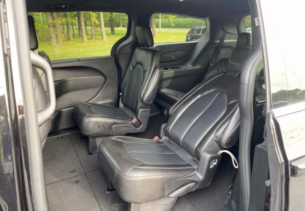 Used 2025 Black Chrysler Select image 7