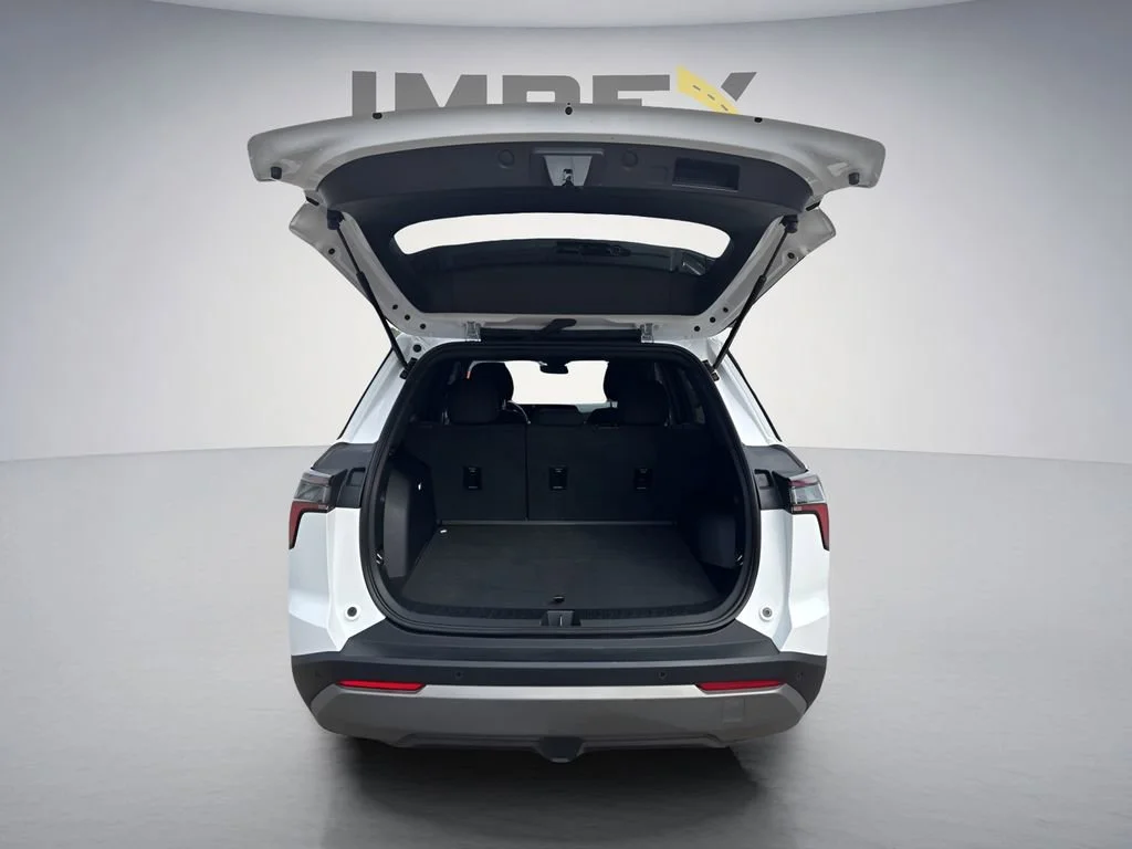Used 2026 Summit White Chevrolet LT image 31