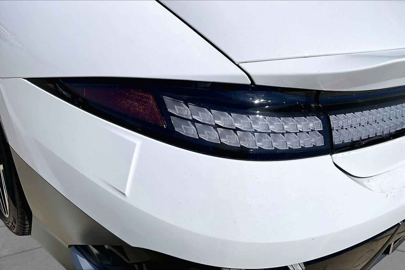 Used 2025 Serenity White Hyundai SEL image 29