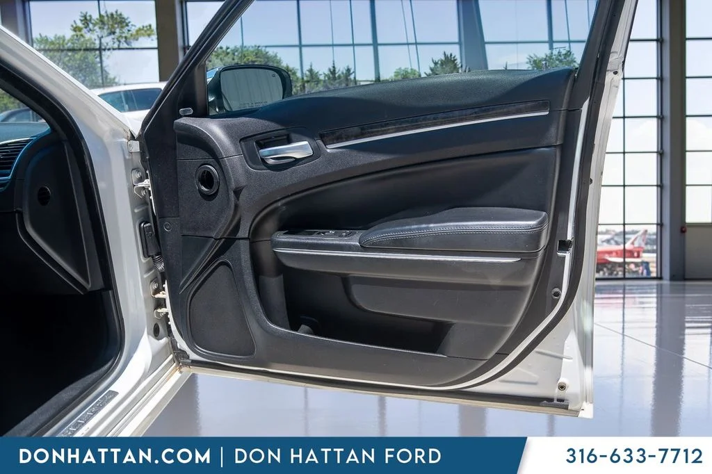 Used 2014 White Chrysler C image 30