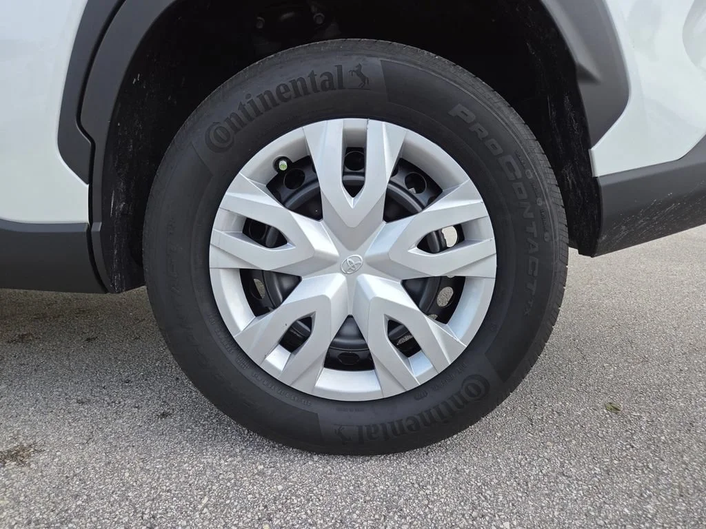 Used 2025 Pearl Toyota L image 21