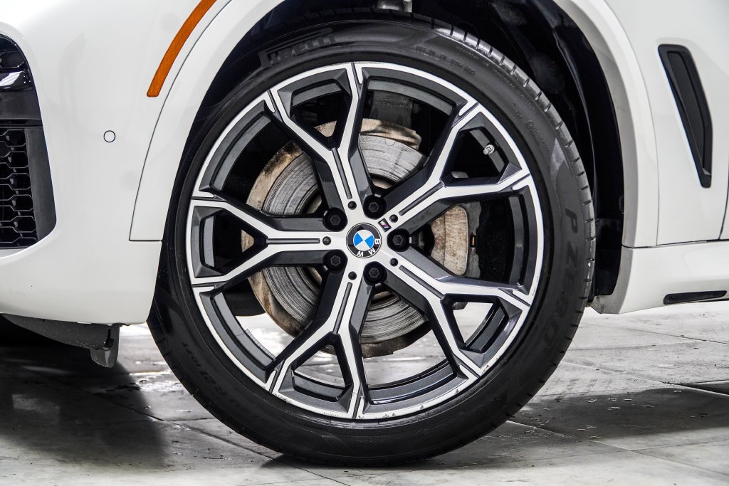 Used 2023 White BMW sDrive40i image 4