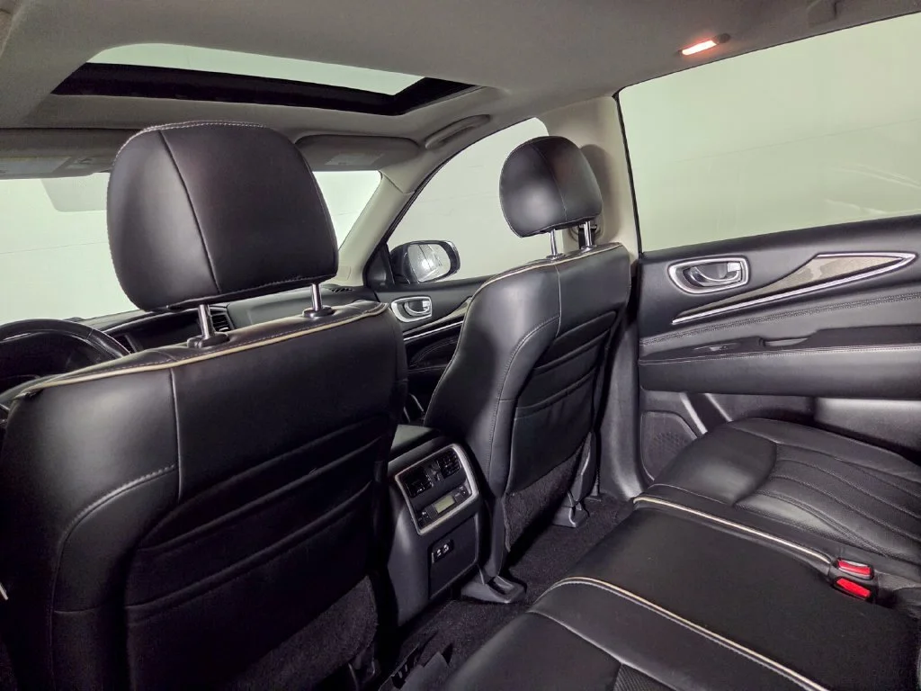 Used 2019 Liquid Platinum INFINITI LUXE image 24