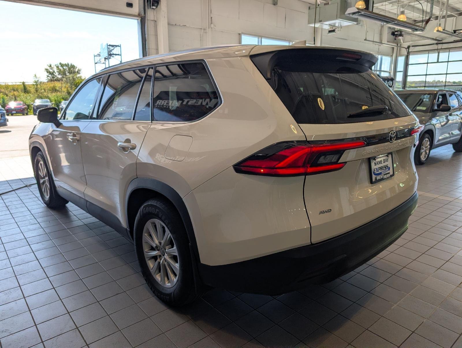 Used 2024 Coastal Cream Toyota XLE image 5