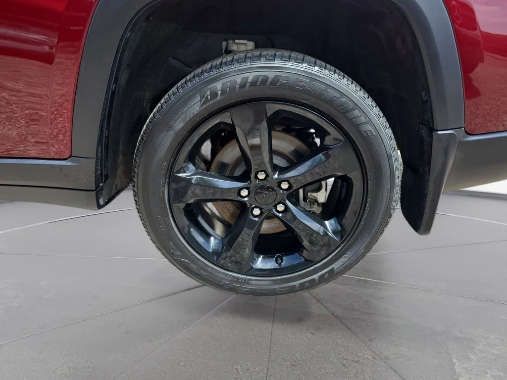 Used 2023 Red Jeep Altitude image 33
