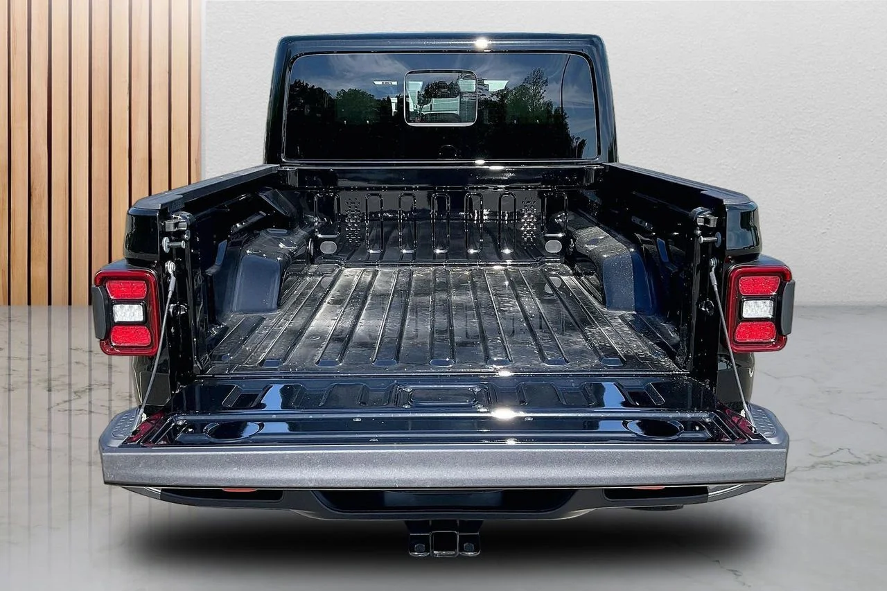 New 2026 Black Clear-Coat Exterior Paint Jeep Mojave image 20