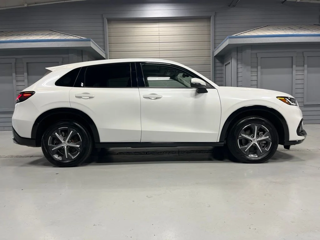 Certified Used 2024 Platinum White Pearl Honda 5DR AWD EX-L BD image 8