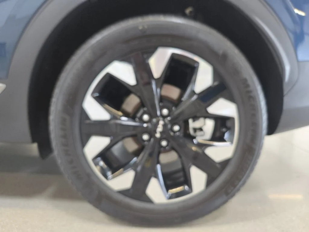 Used 2024 Blue Kia X-Line Prestige image 26