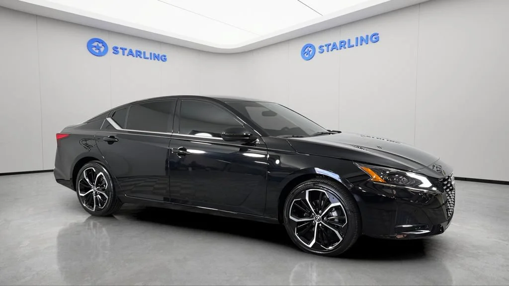 Used 2024 Black Nissan SR FWD image 12