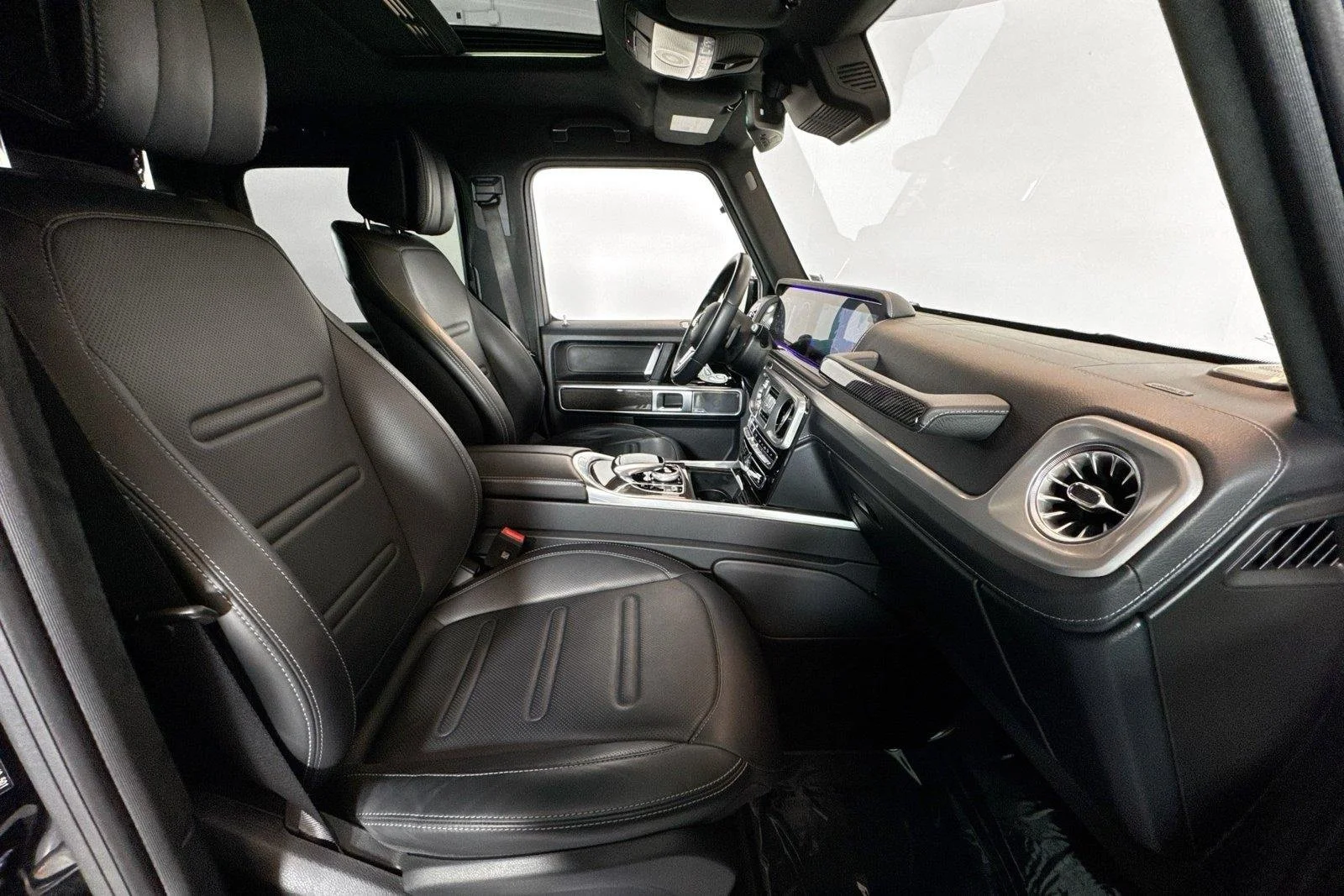 Used 2023 Black Mercedes-Benz G 550 image 27