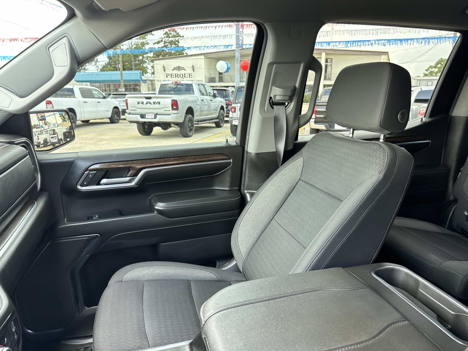 Used 2024 Onyx Black GMC Elevation image 15