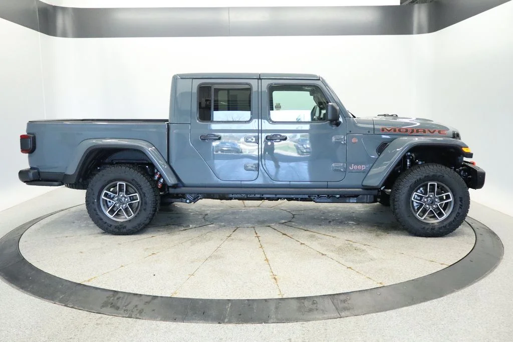 New 2026 Anvil Clear-Coat Exterior Paint Jeep Mojave X image 8