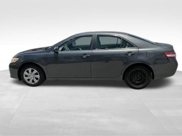 Used 2011 Gray Toyota LE image 7