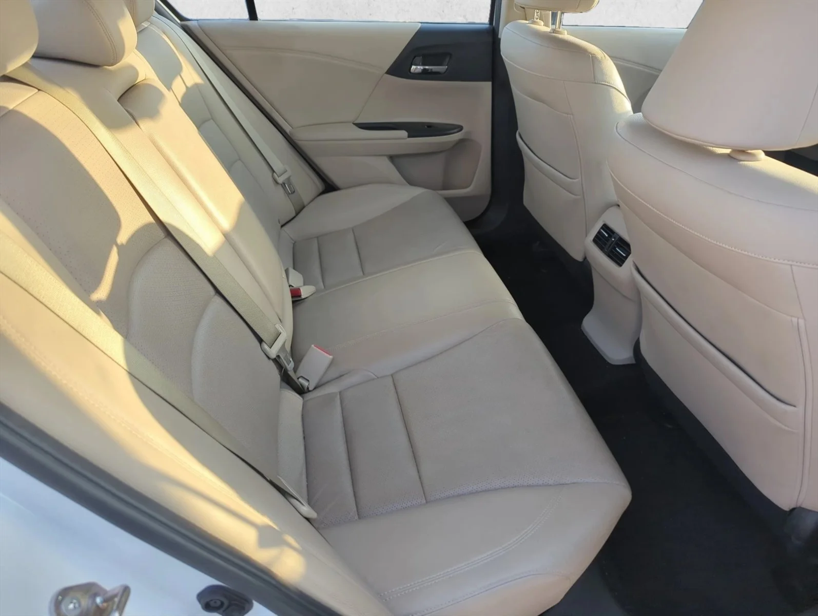 Used 2015 White Honda EX-L image 22