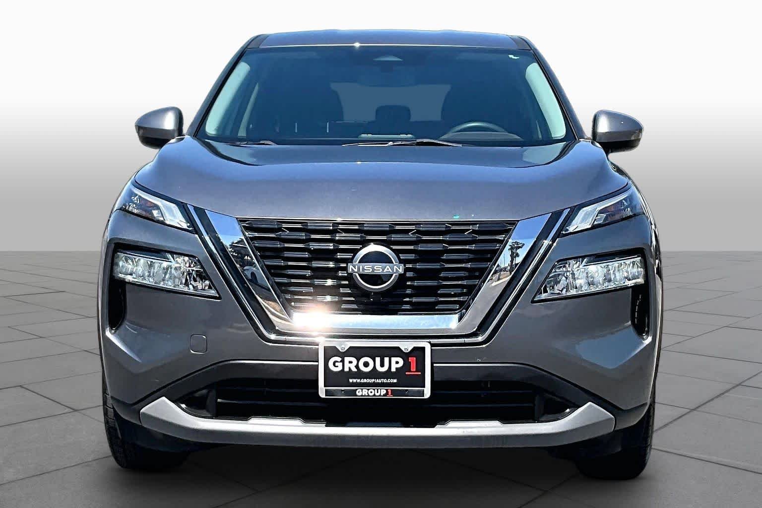Used 2023 Gun Metallic Nissan SV image 4