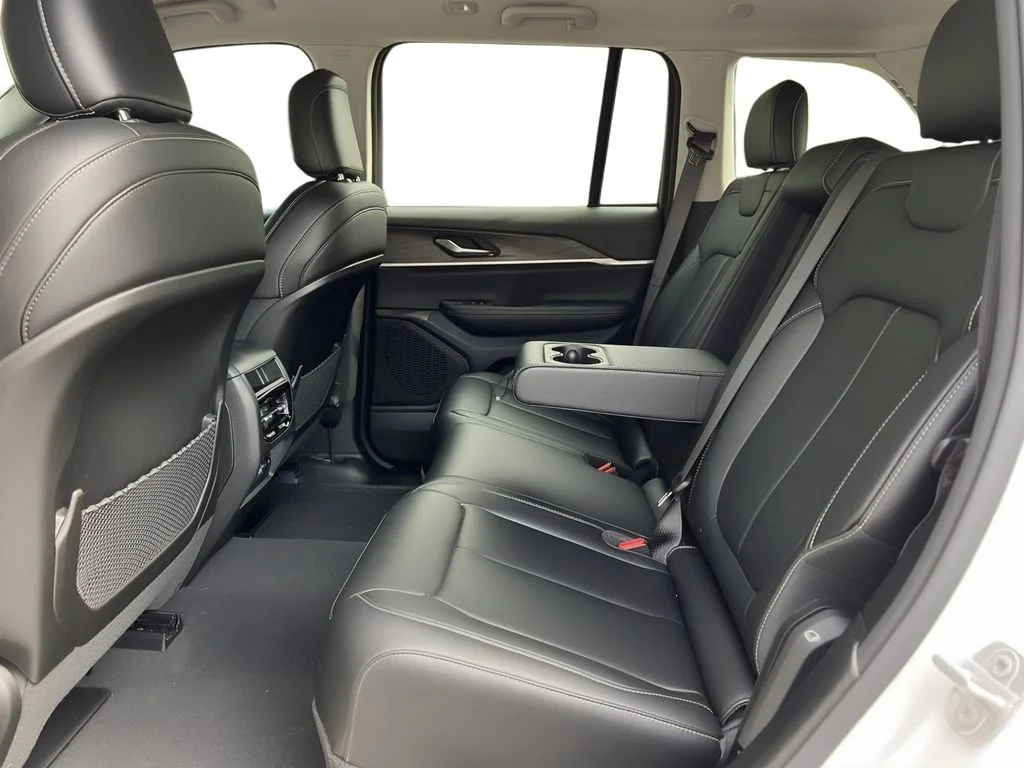 Used 2023 White Jeep Limited image 7