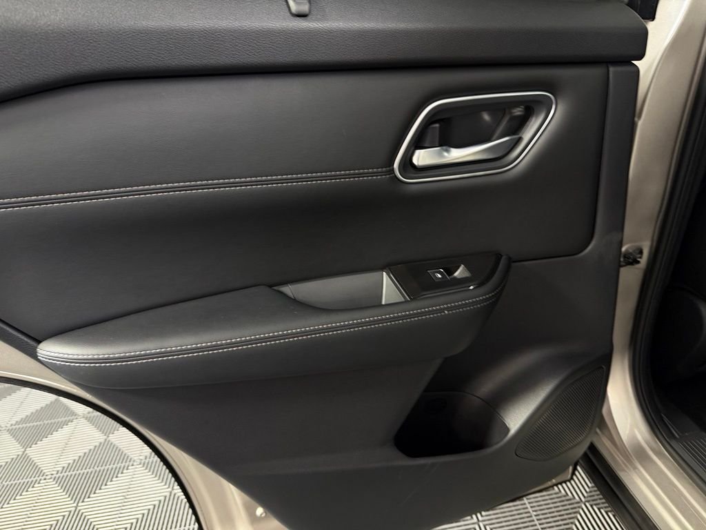 Used 2026 Gold Nissan Platinum image 16