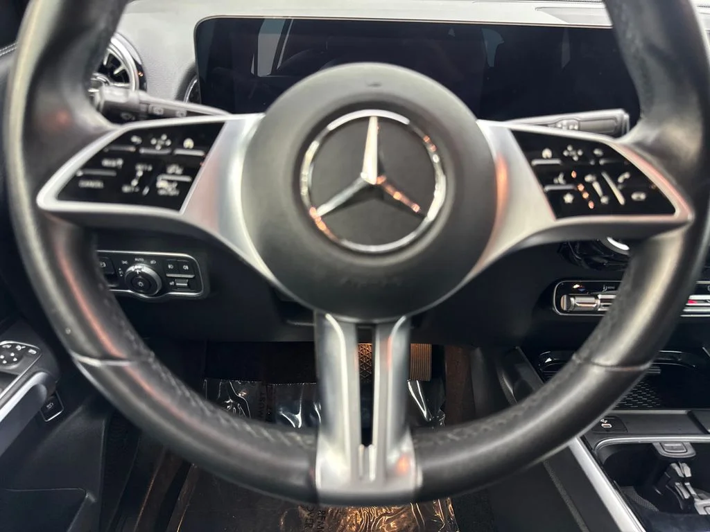 Used 2025 White Mercedes-Benz GLB 250 image 54