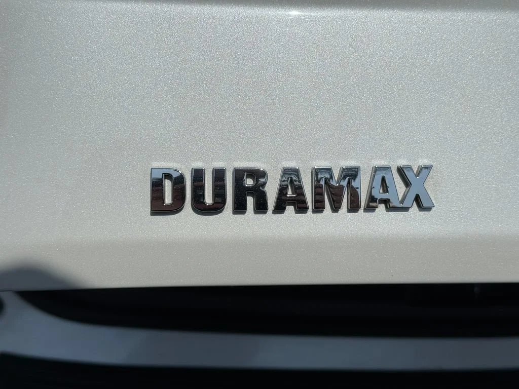 Used 2023 Iridescent Pearl Tricoat Chevrolet High Country image 11