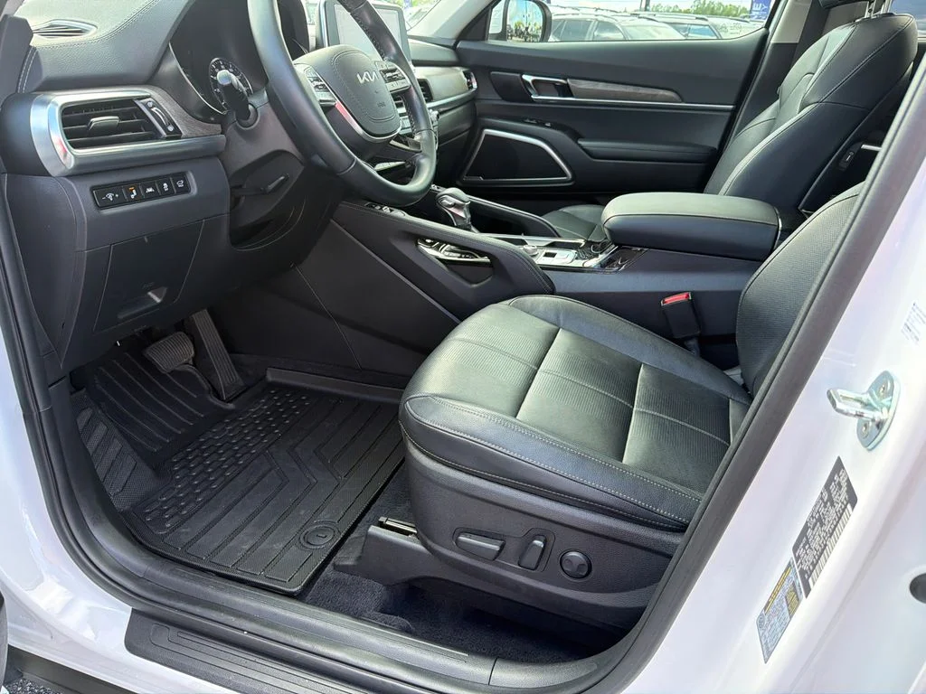 Used 2022 White Kia EX image 9