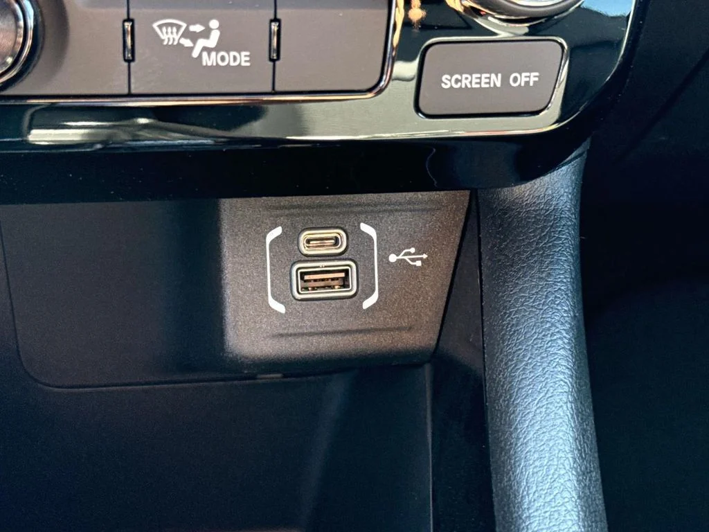 New 2026 Black Jeep Latitude image 28