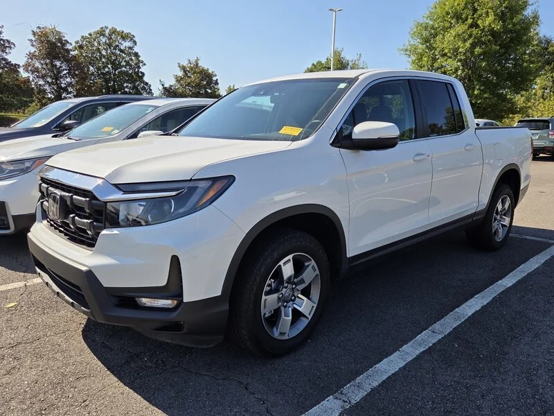 Used 2024 Platinum White Pearl Honda RTL image 1