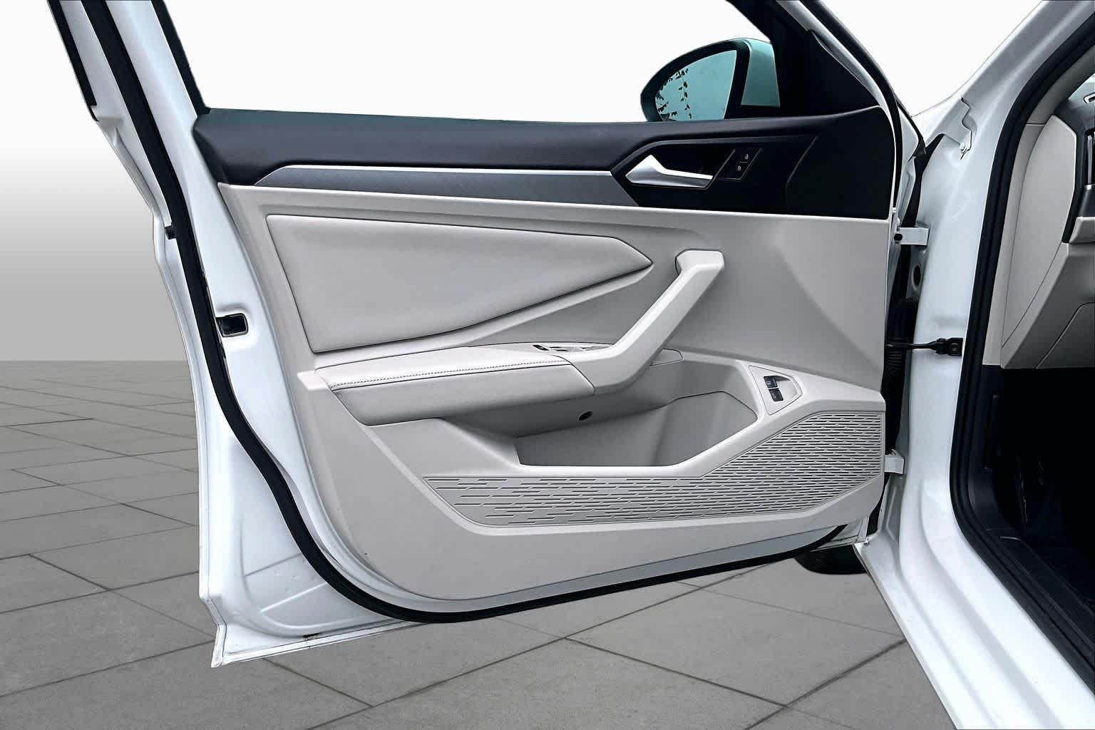 Used 2023 Opal White Pearl Volkswagen SE image 22