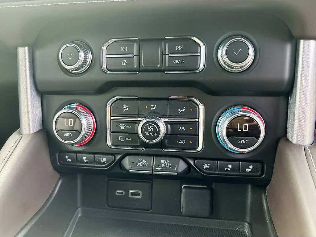 Used 2024 Silver GMC SLT image 31