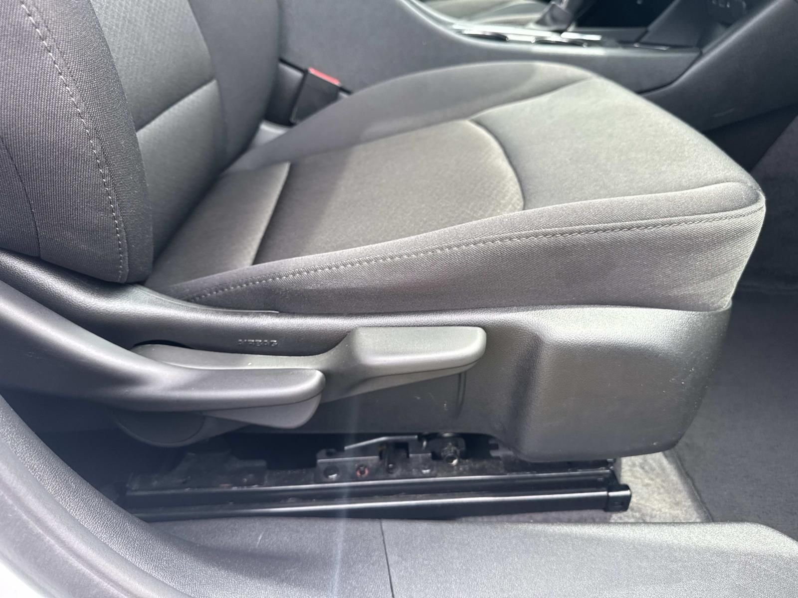 Used 2025 White Chevrolet LT image 13
