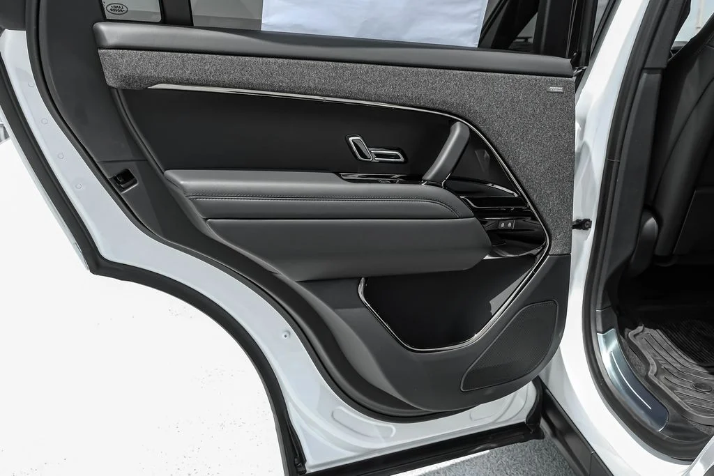 New 2026 Fuji White Land Rover Dynamic SE image 35