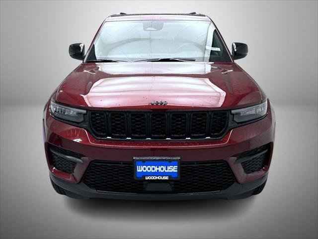 New 2025 Velvet Red Pearl-Coat Exterior Paint Jeep Altitude X image 2